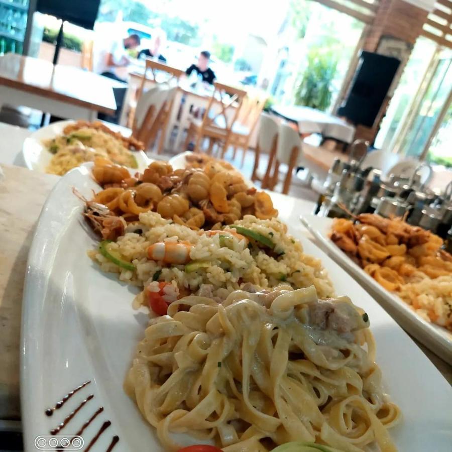 Hotel Dollari Kryemedhej ภายนอก รูปภาพ