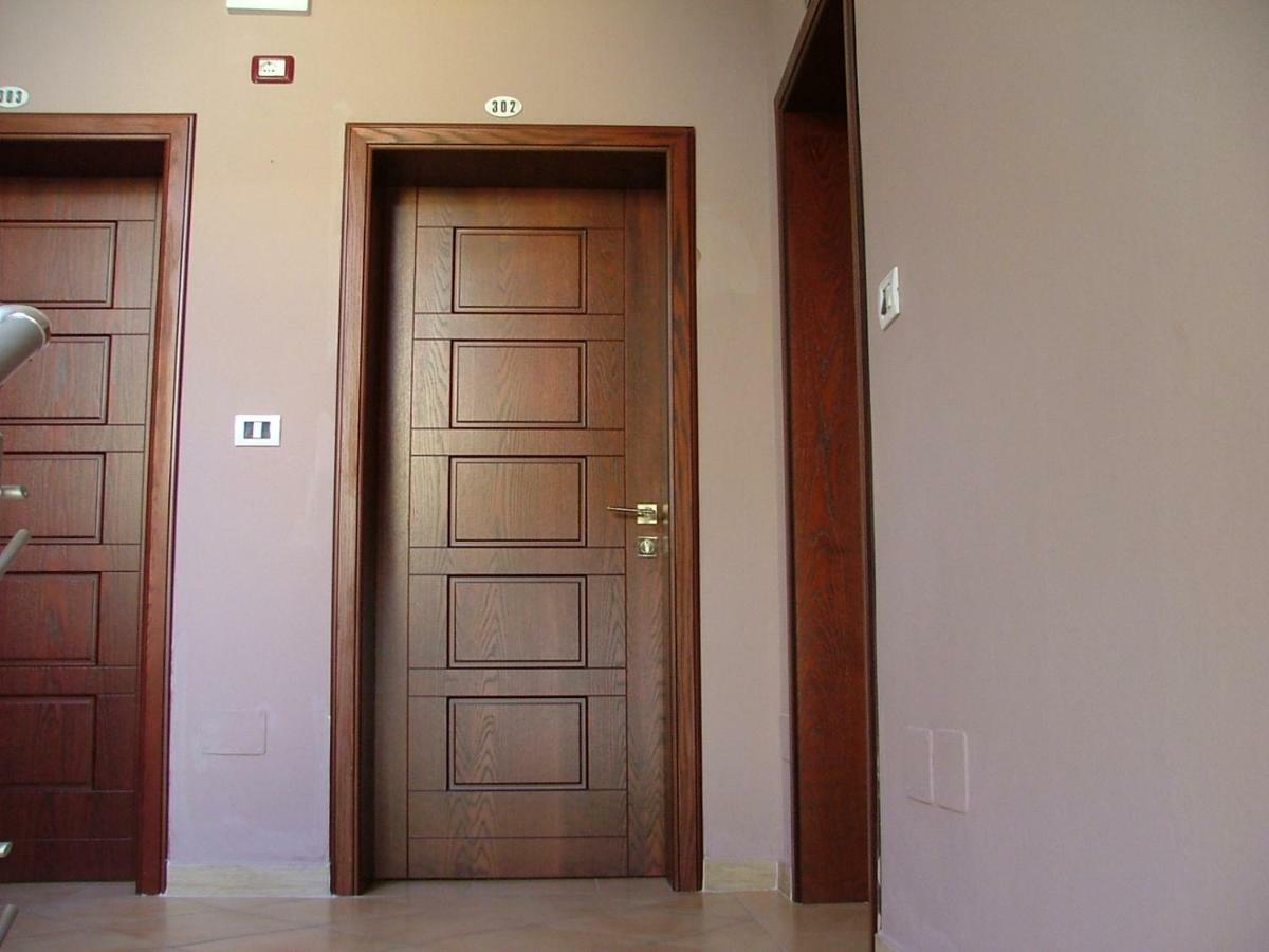 Hotel Dollari Kryemedhej ภายนอก รูปภาพ